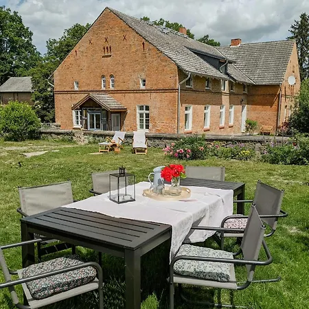 Hébergement de vacances Loftwohnung Mit Garten Im Herzen Der Uckermark *
