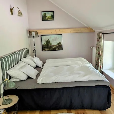 Hébergement de vacances Loftwohnung Mit Garten Im Herzen Der Uckermark Krochlendorf