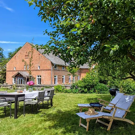 Hébergement de vacances Loftwohnung Mit Garten Im Herzen Der Uckermark Krochlendorf