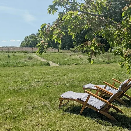 Loftwohnung Mit Garten Im Herzen Der Uckermark Hébergement de vacances Krochlendorf